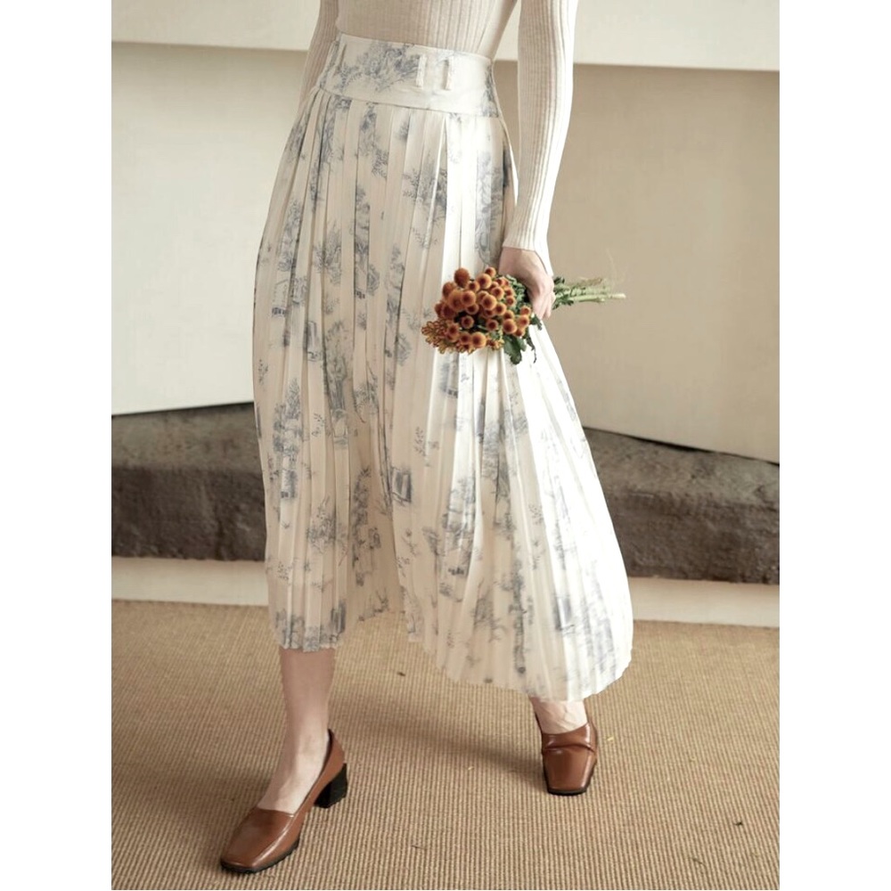 NEW! Pleated Skirt  M